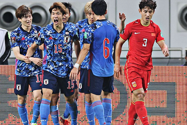 世预赛国足0-1日本！国足0-1日本遭两连败